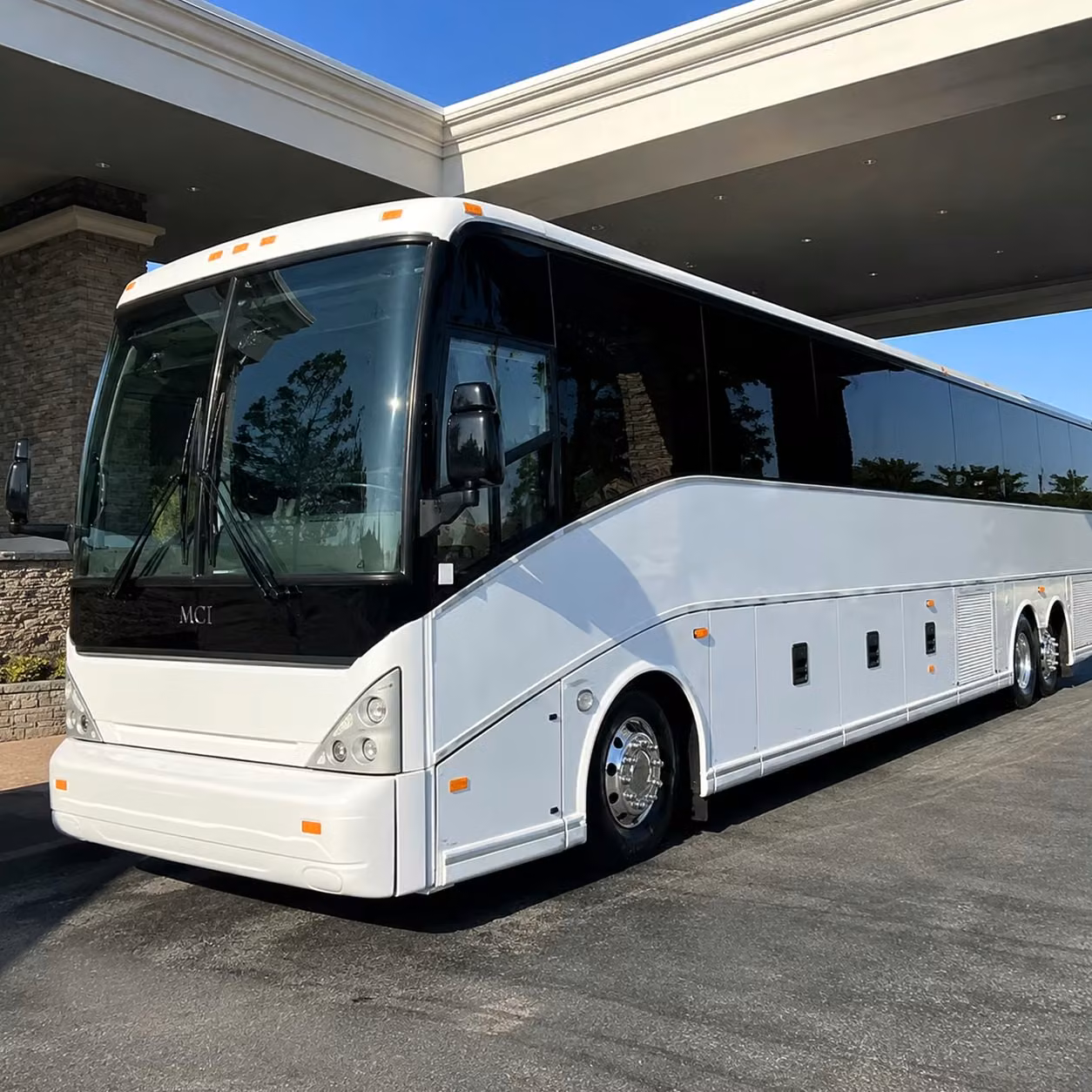 gilbert groups travel smarter to phoenix sky harbor with a private bus rental